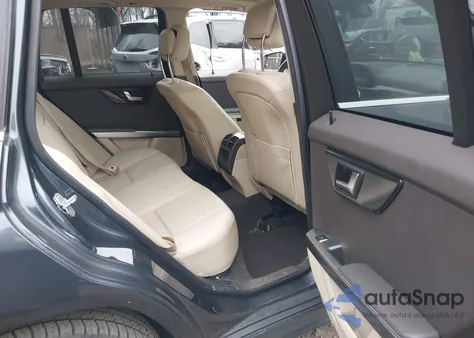 2015 Mercedes-Benz Glk 350 4Matic z USA, uszkodzony, nr VIN WDCGG8JB7FG441353